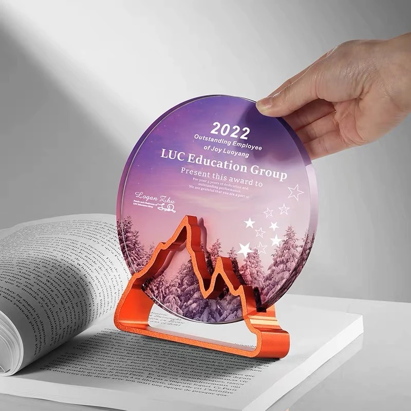 Mountain Base Round Crystal Medal high quality