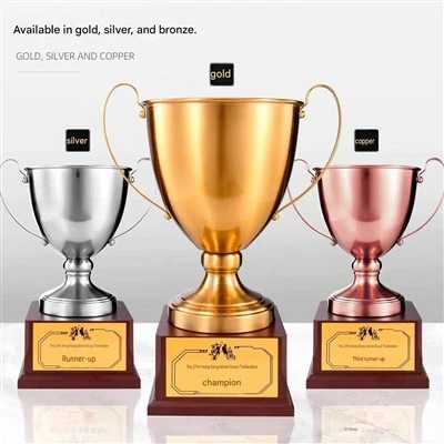 Trophy Cup i basemetall av tre